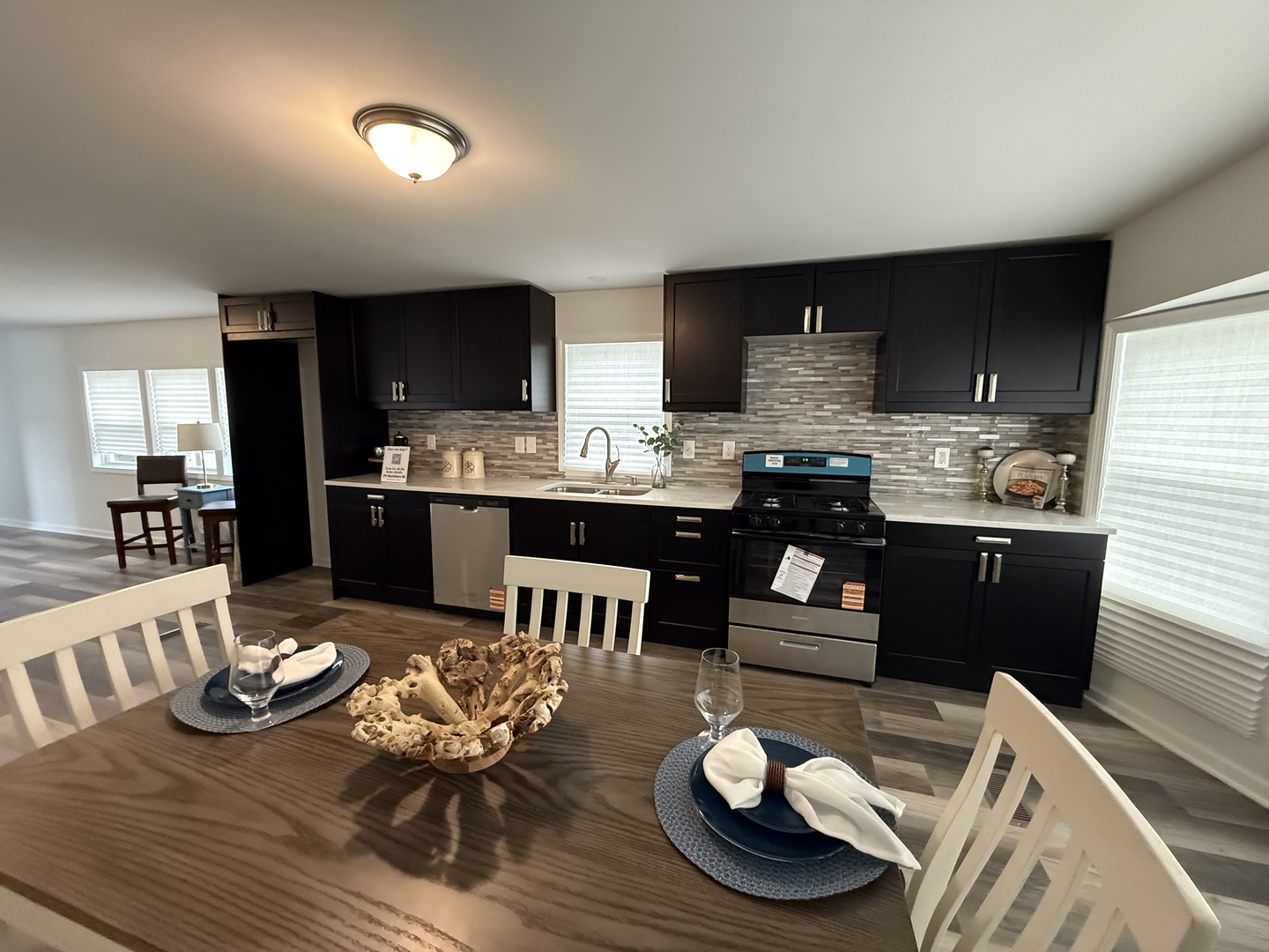 241 Blackthorn Road Matteson, IL 60443 - Photo 37 of 41 a kitchen with a table and chairs