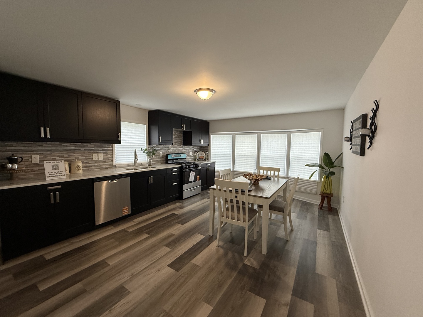 241 Blackthorn Road Matteson, IL 60443 - Photo 40 of 41 a large kitchen with a table and chairs