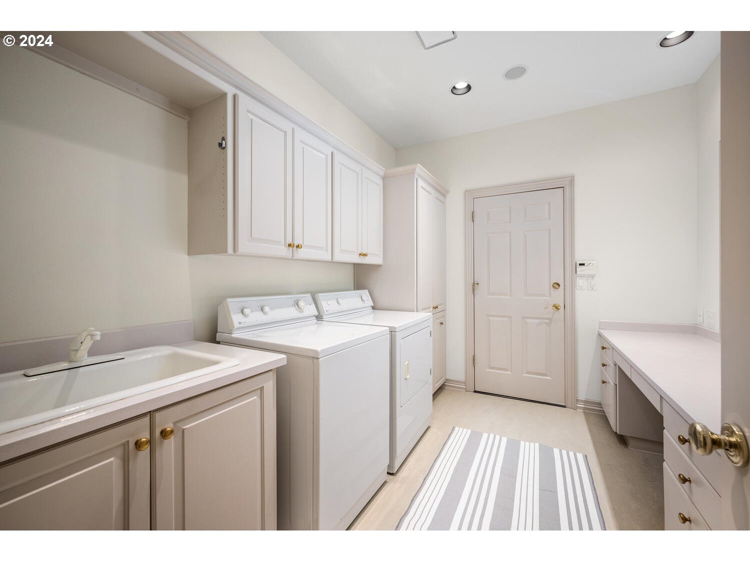 4083 Southeast Augusta Loop Gresham, OR 97080 - Photo 19 of 48 a utility room with a sink washer and dryer