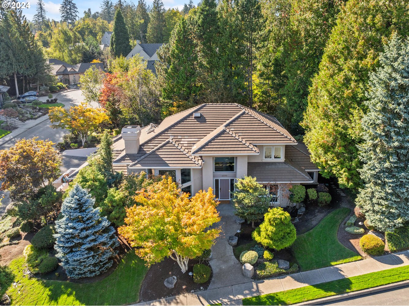 4083 Southeast Augusta Loop Gresham, OR 97080 - Photo 2 of 48 a front view of a house with garden