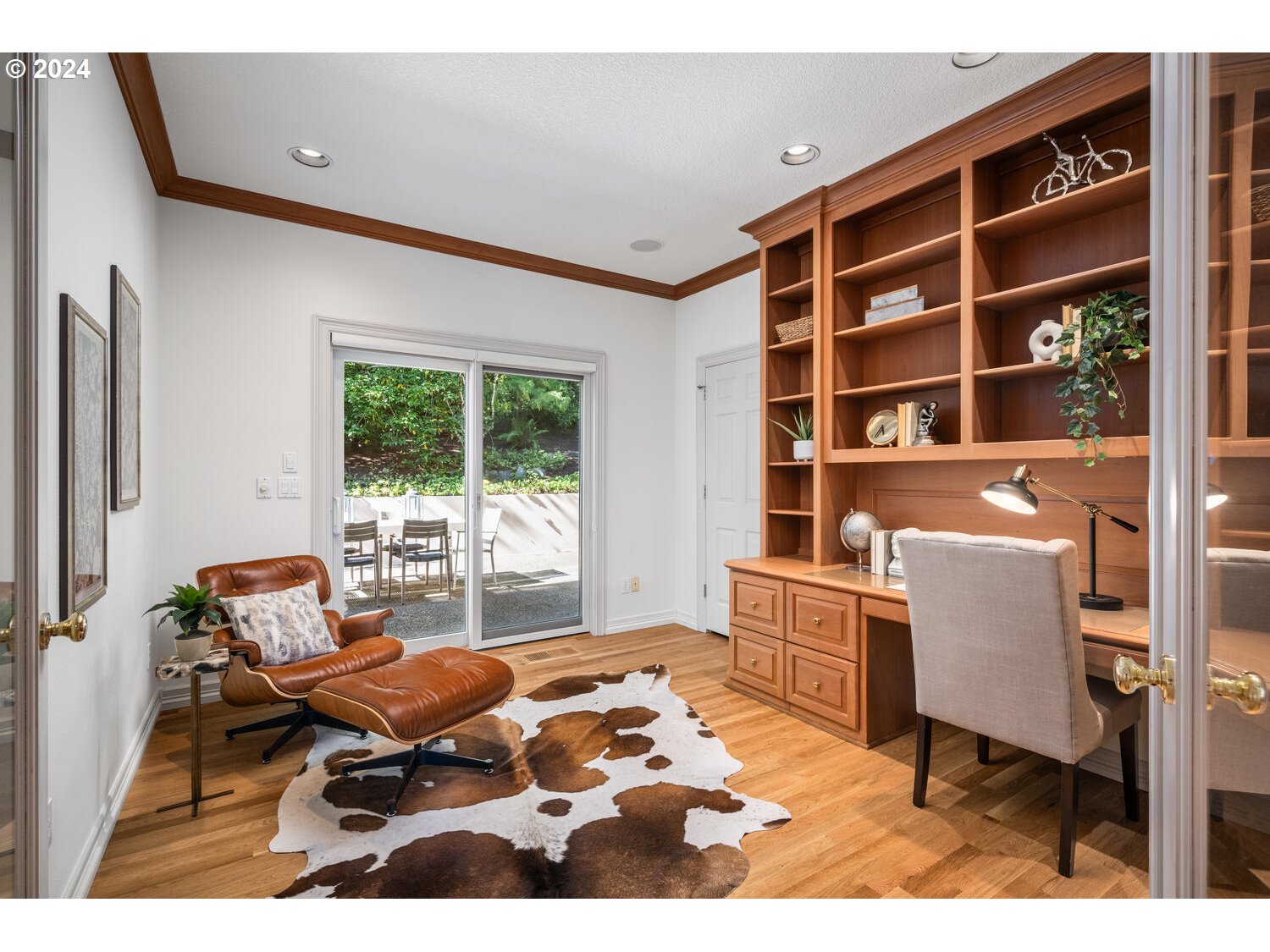 4083 Southeast Augusta Loop Gresham, OR 97080 - Photo 21 of 48 a workspace with furniture and window