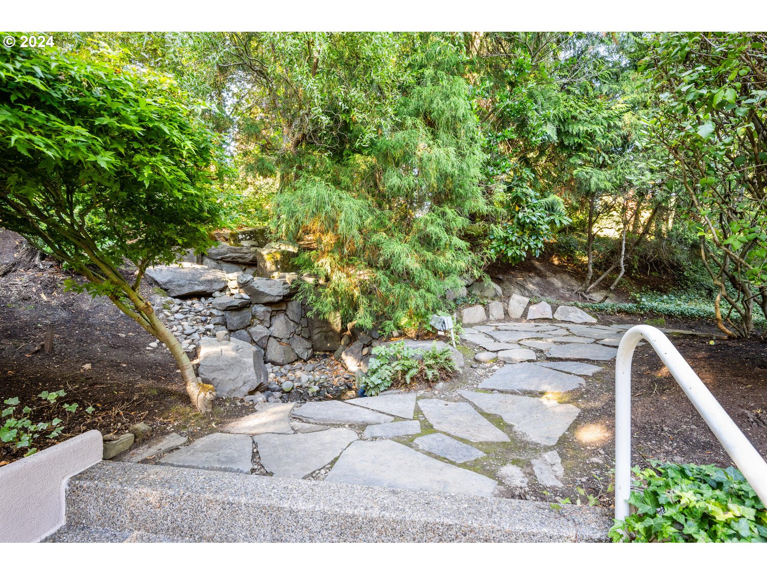 4083 Southeast Augusta Loop Gresham, OR 97080 - Photo 40 of 48 a view of outdoor space and yard
