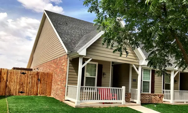 $1,825 | 2114 10th Street, Lubbock, TX 79401