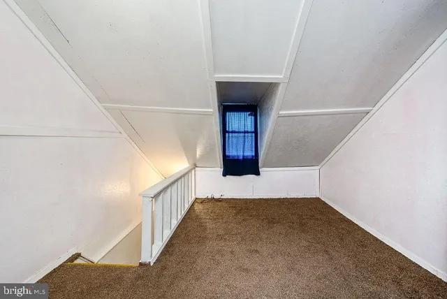 a view of a backyard with small cabin