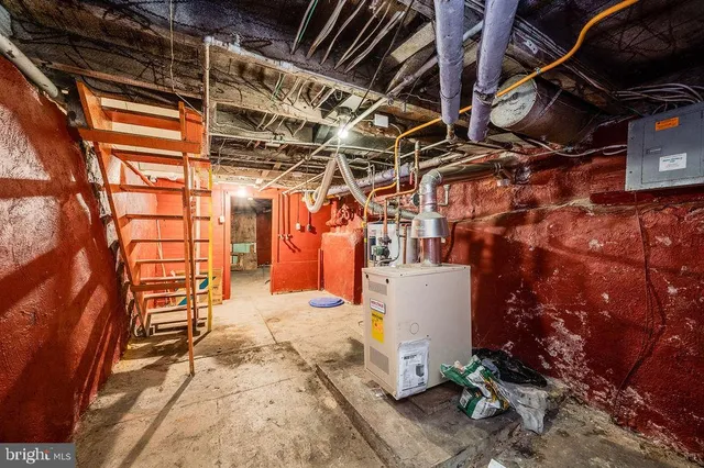 a view of a pathway with a yard