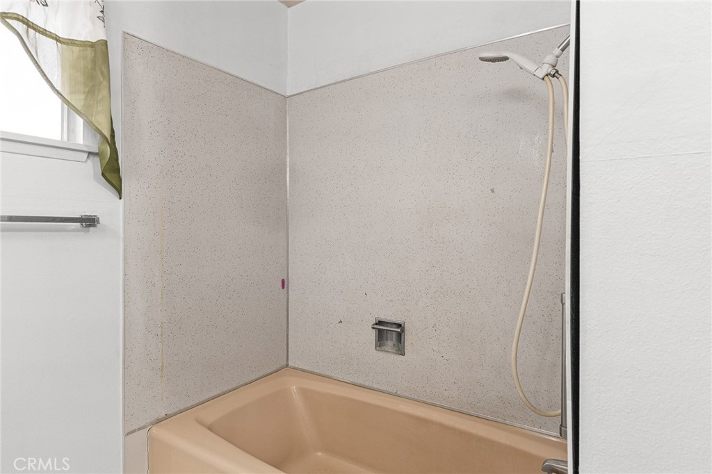 6682 Brook Way Paradise, CA 95969 - Photo 24 of 56 a bathroom with a tub