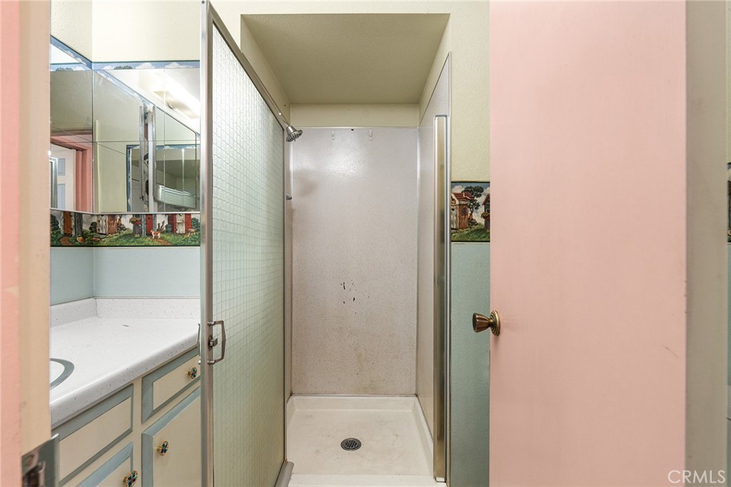 6682 Brook Way Paradise, CA 95969 - Photo 28 of 56 a bathroom with a bathtub and a sink