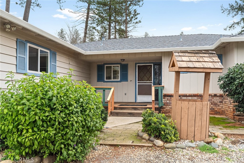 6682 Brook Way Paradise, CA 95969 - Photo 3 of 56 a front view of a house with garden