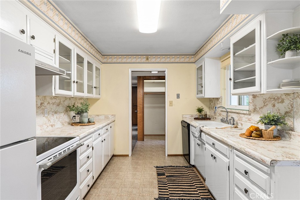 6682 Brook Way Paradise, CA 95969 - Photo 5 of 56 a kitchen with stainless steel appliances a sink stove and cabinets