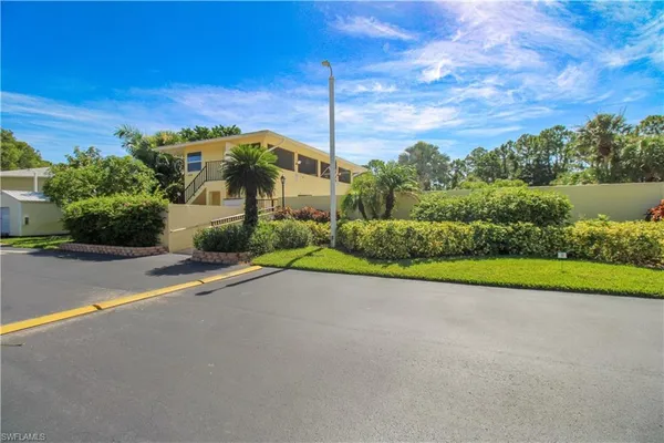$3,200 | 28280 Pine Haven Way, Unit 93, Bonita Springs, FL 34135