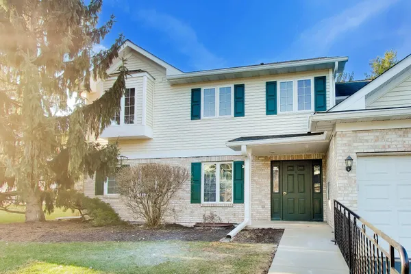 $379,000 | 91 Potawatomi Road, Unit C4, Williams Bay, WI 53191