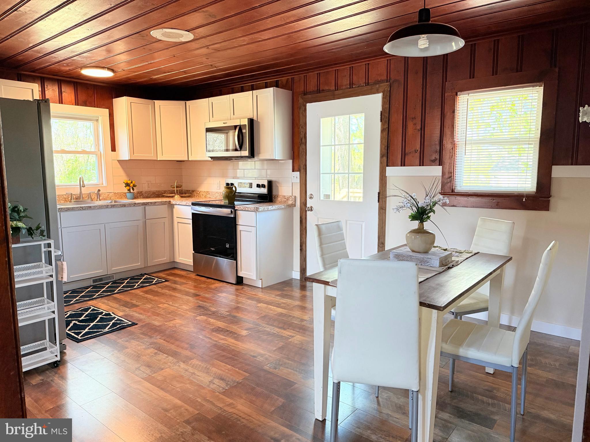 115 Boyce Mill Road Greensboro, MD 21639 - Photo 10 of 29 Living/Dining Area