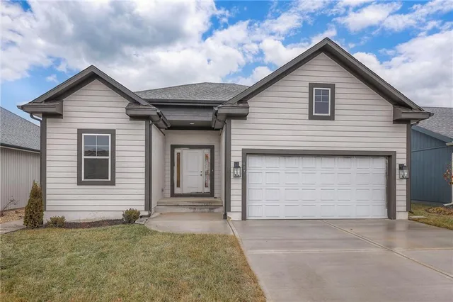 $364,900 | 107 Carriage Meadows Trail, Peculiar, MO 64078