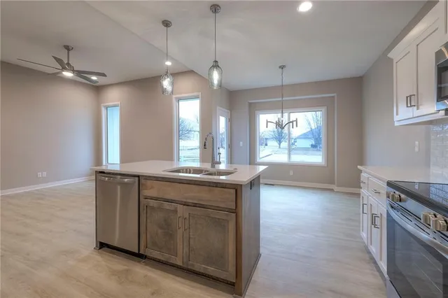 $364,900 | 107 Carriage Meadows Trail, Peculiar, MO 64078