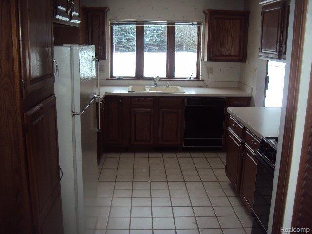 3211 Hickory Lawn Road Rochester, MI 48307 - Photo 3 of 6 KITCHEN
