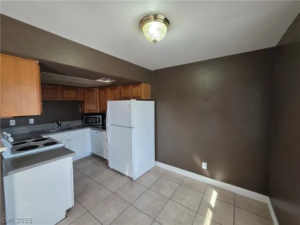 $850 | 5165 East Glendale Avenue, Unit B, Las Vegas, NV 89156