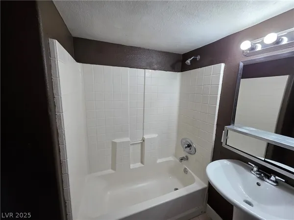 $850 | 5165 East Glendale Avenue, Unit B, Las Vegas, NV 89156