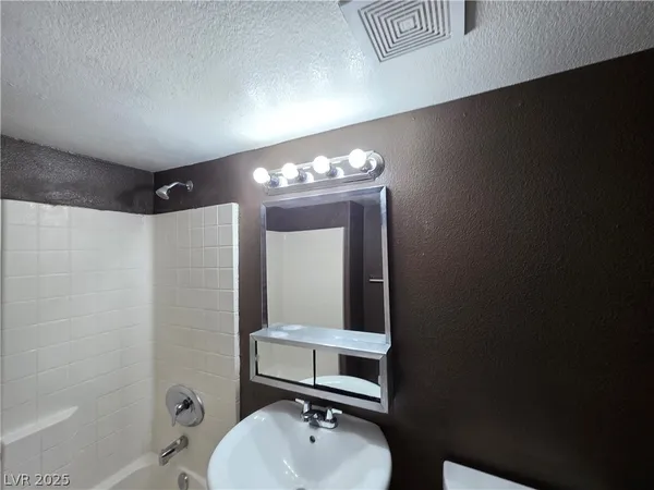 $850 | 5165 East Glendale Avenue, Unit B, Las Vegas, NV 89156