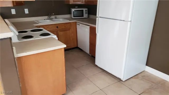 $850 | 5165 East Glendale Avenue, Unit B, Las Vegas, NV 89156