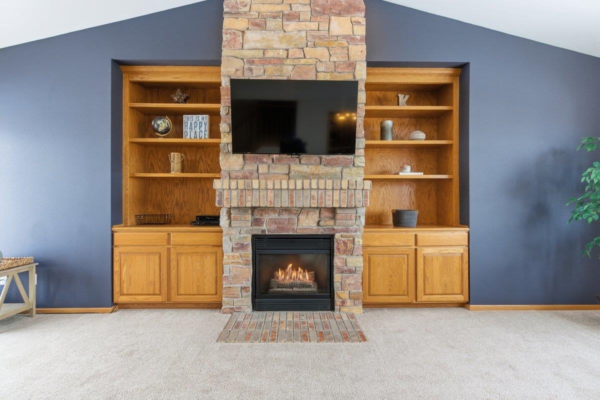 925 Lexington Way Waunakee, WI 53597 - Photo 11 of 41