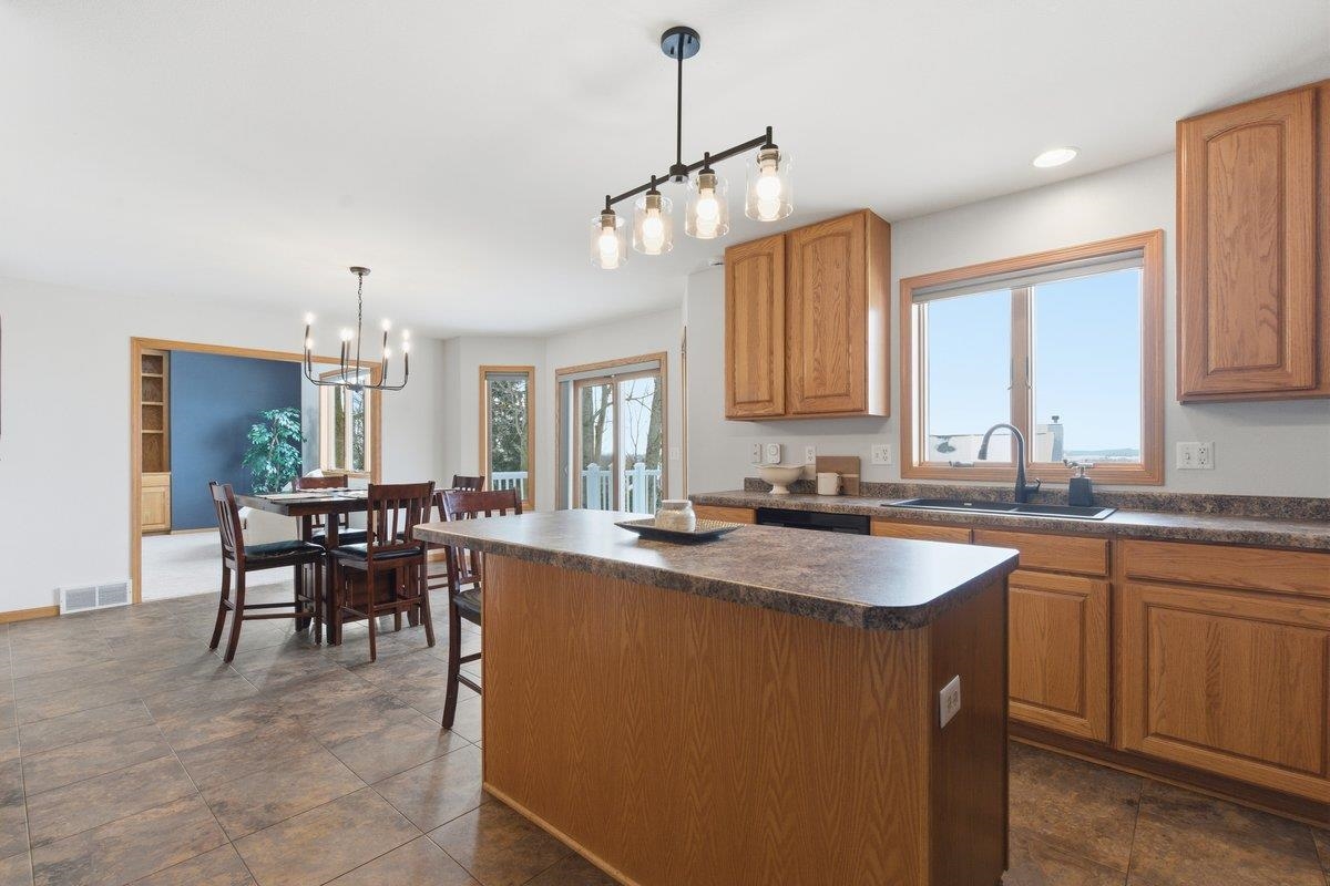 925 Lexington Way Waunakee, WI 53597 - Photo 15 of 41