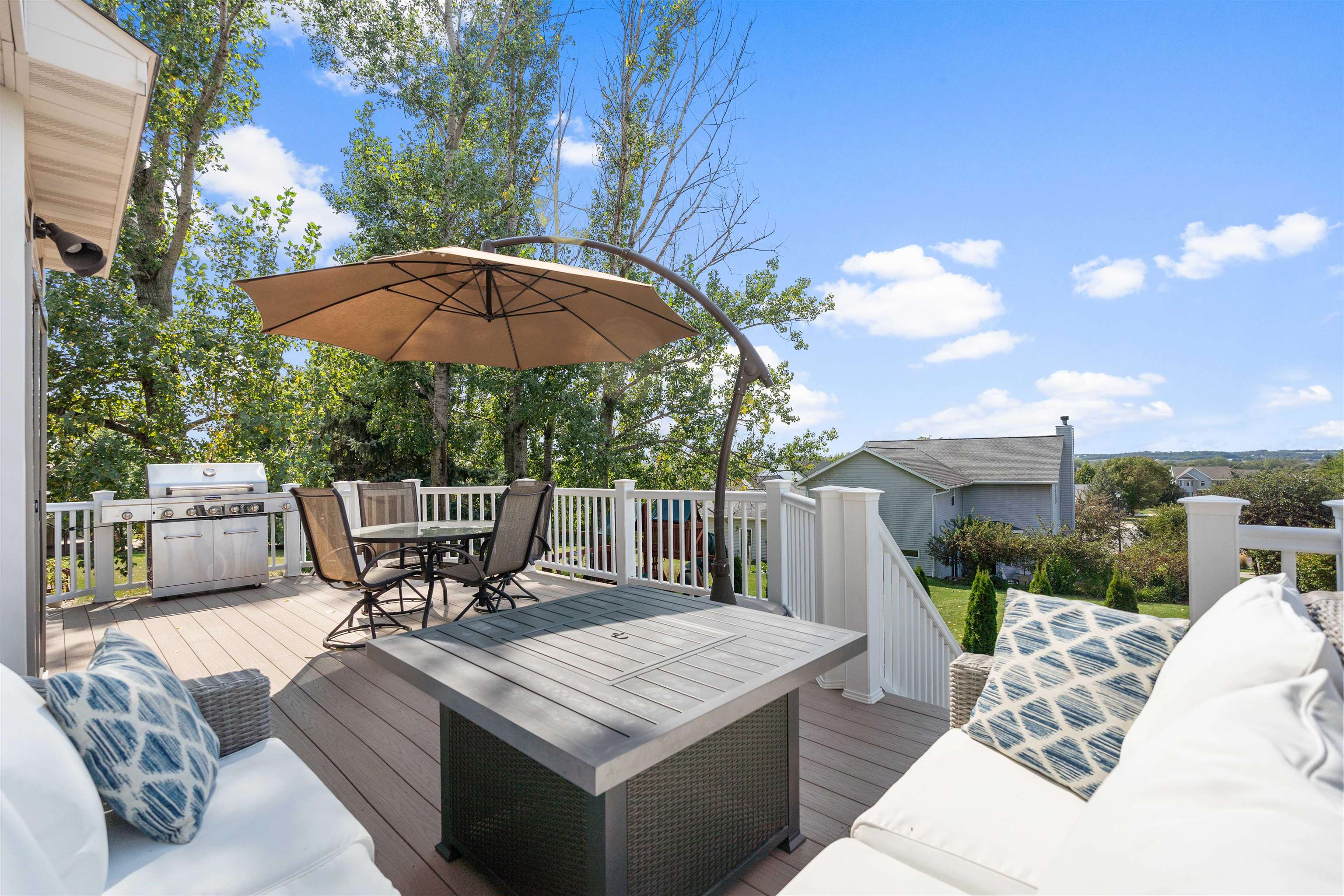 925 Lexington Way Waunakee, WI 53597 - Photo 7 of 41