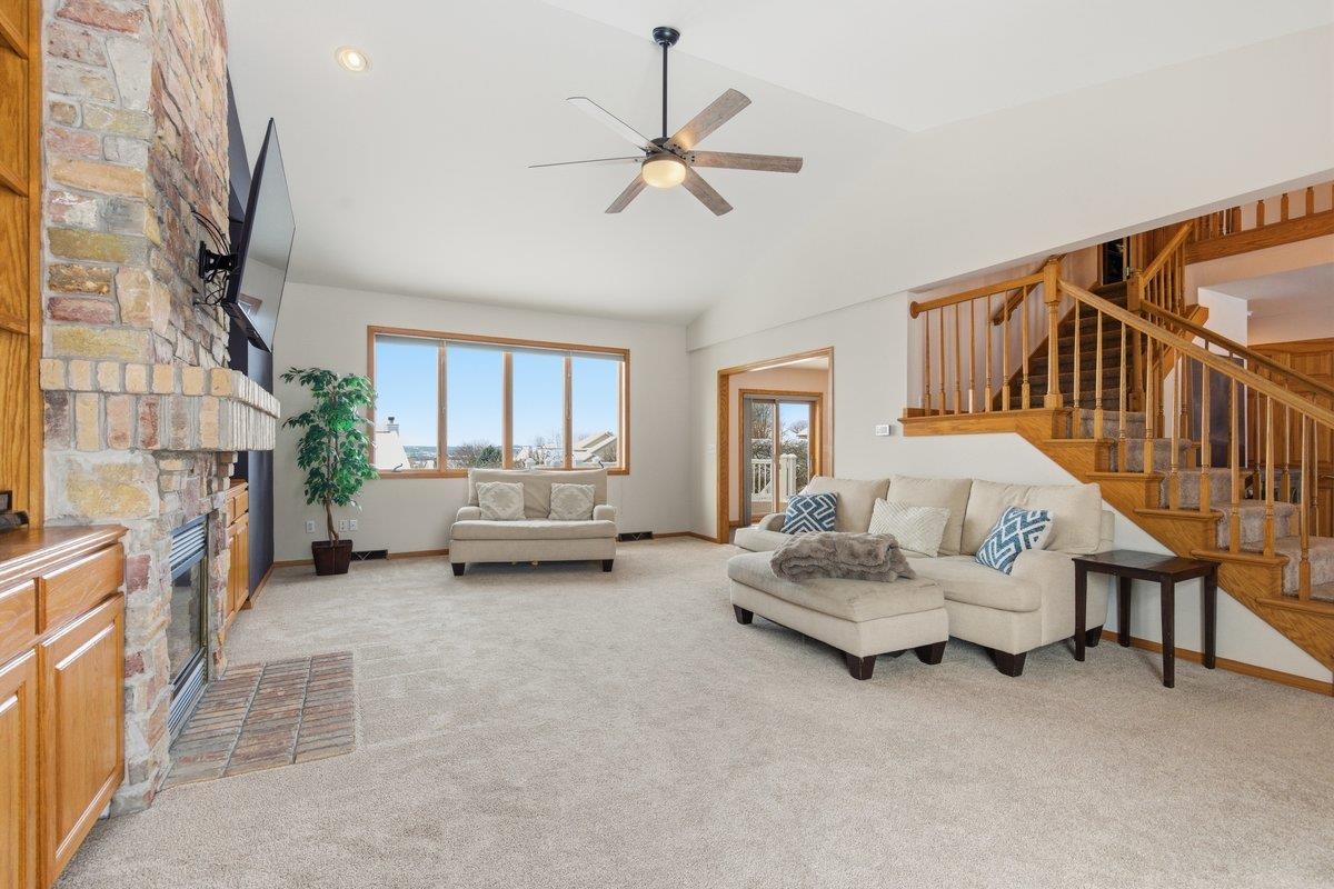 925 Lexington Way Waunakee, WI 53597 - Photo 10 of 41