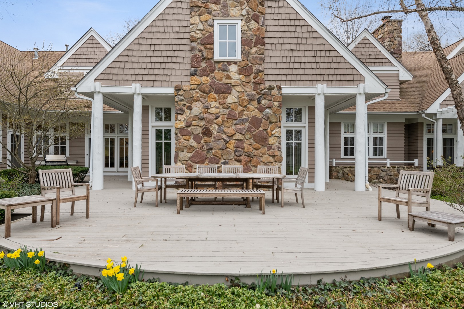 479 Lee Road Northbrook, IL 60062 - Photo 29 of 36 a view of a house with patio