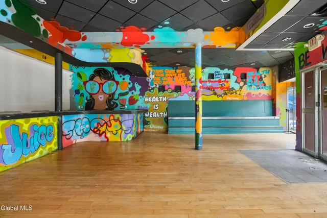 $1,190,000 | 82 North Pearl Street, Albany, NY 12210