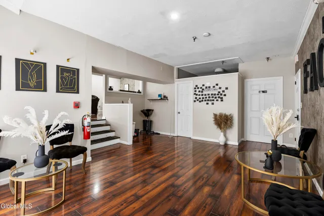 $1,190,000 | 82 North Pearl Street, Albany, NY 12210