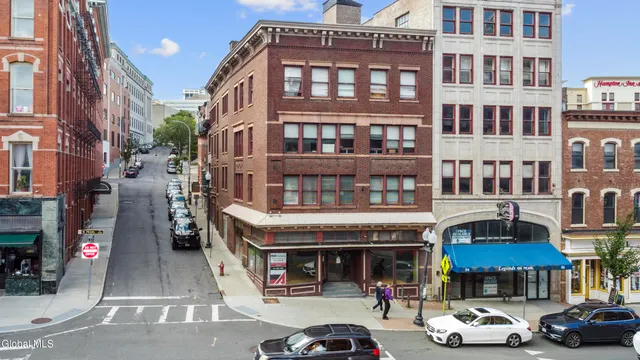 $1,190,000 | 82 North Pearl Street, Albany, NY 12210