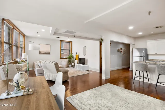 $1,190,000 | 82 North Pearl Street, Albany, NY 12210