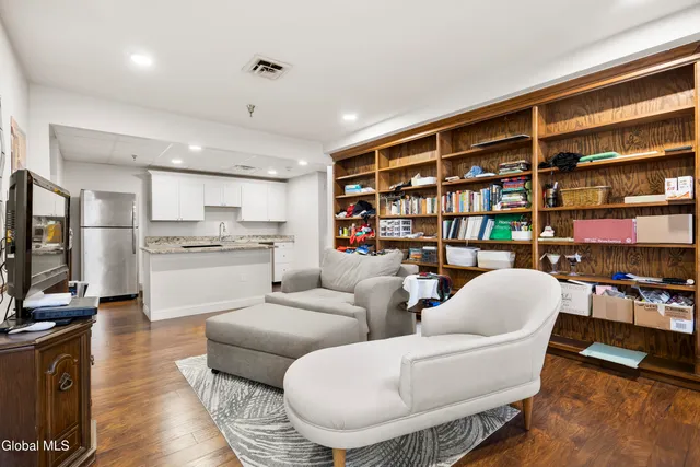 $1,190,000 | 82 North Pearl Street, Albany, NY 12210