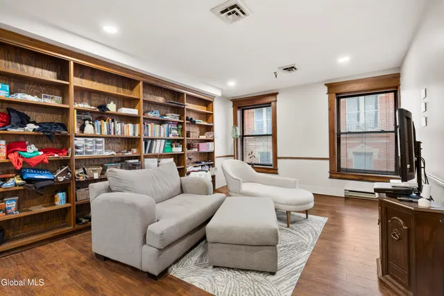 $1,190,000 | 82 North Pearl Street, Albany, NY 12210