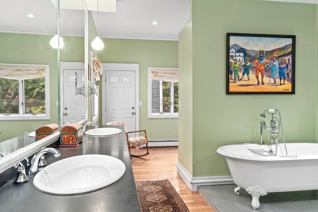 32 Winthrop Street Boston, MA 02129 - Photo 11 of 28