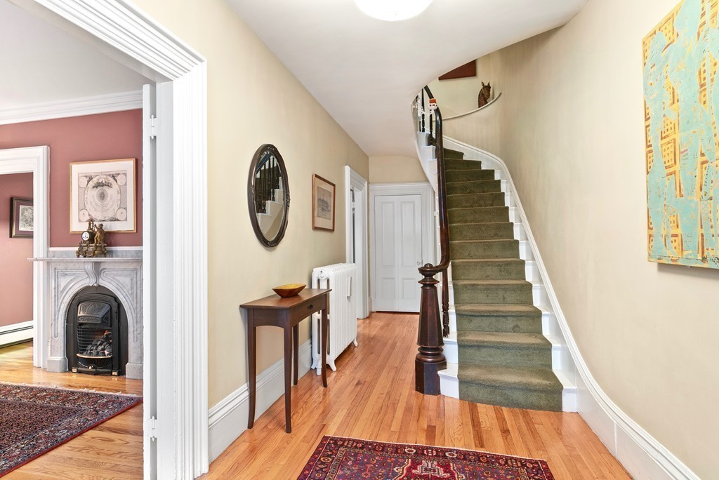 32 Winthrop Street Boston, MA 02129 - Photo 4 of 28