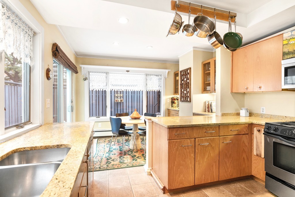 32 Winthrop Street Boston, MA 02129 - Photo 7 of 28
