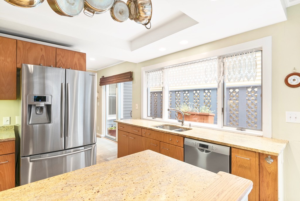 32 Winthrop Street Boston, MA 02129 - Photo 9 of 28