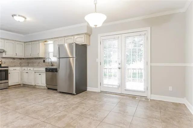 $1,970 | 415 West Cambridge Road, Belton, MO 64012