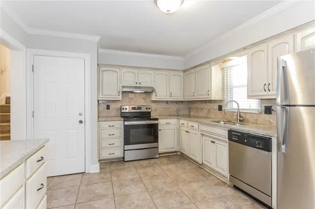 $1,970 | 415 West Cambridge Road, Belton, MO 64012