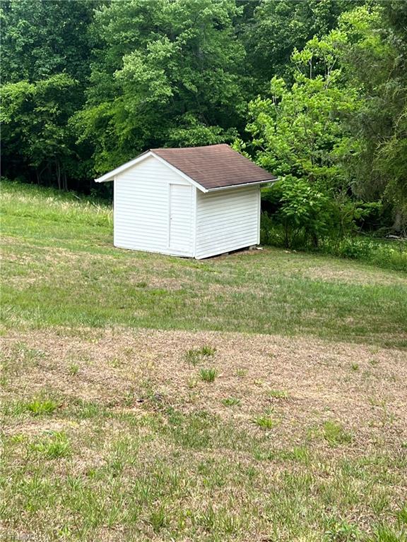 6090 Eaton Road Walnut Cove, NC 27052 - Photo 4 of 19