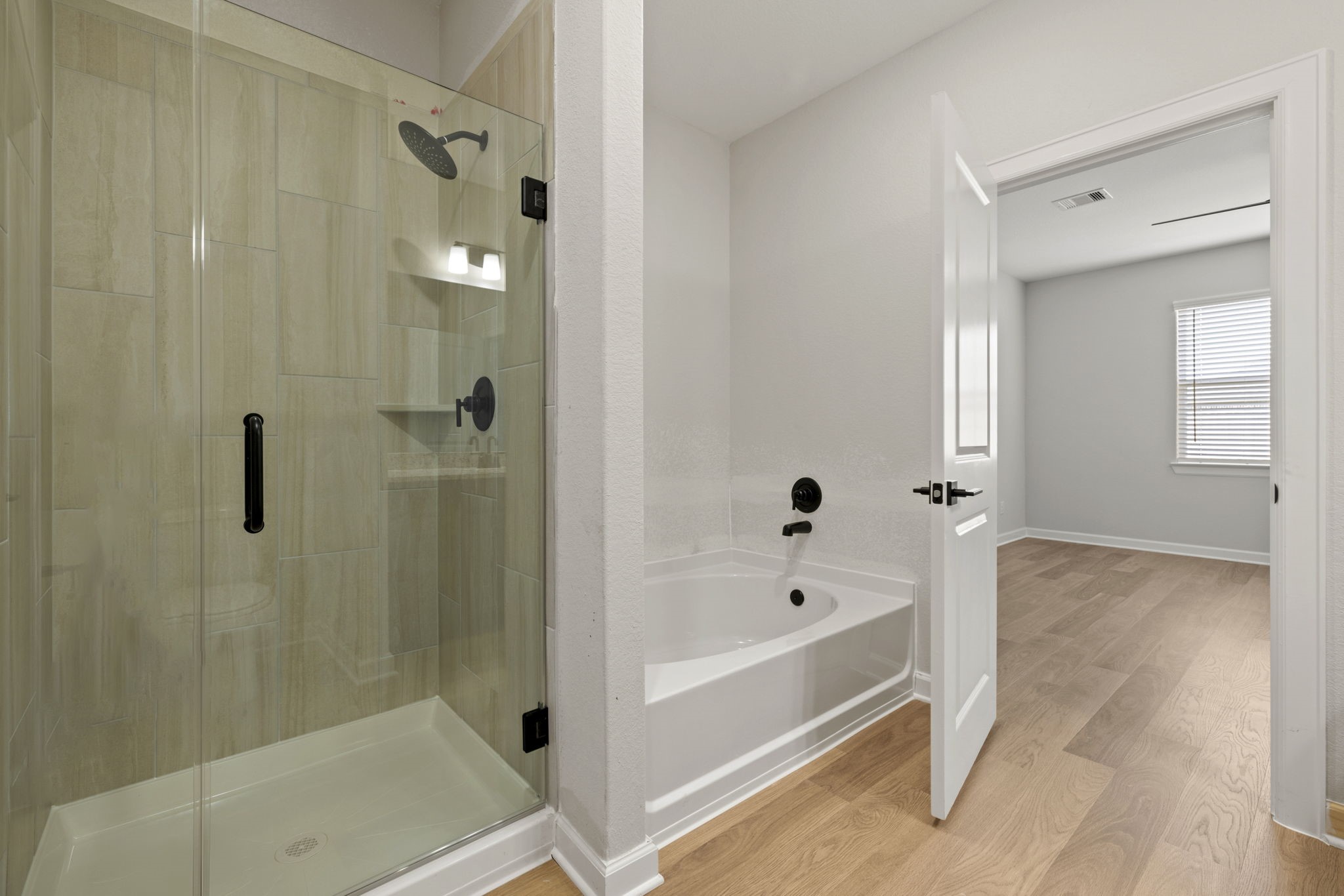 13601 Gaff Rig Drive Texas City, TX 77510 - Photo 13 of 20 a bathroom with a bathtub and shower