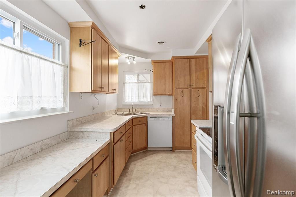 3009 Harvard Road Royal Oak, MI 48073 - Photo 2 of 19