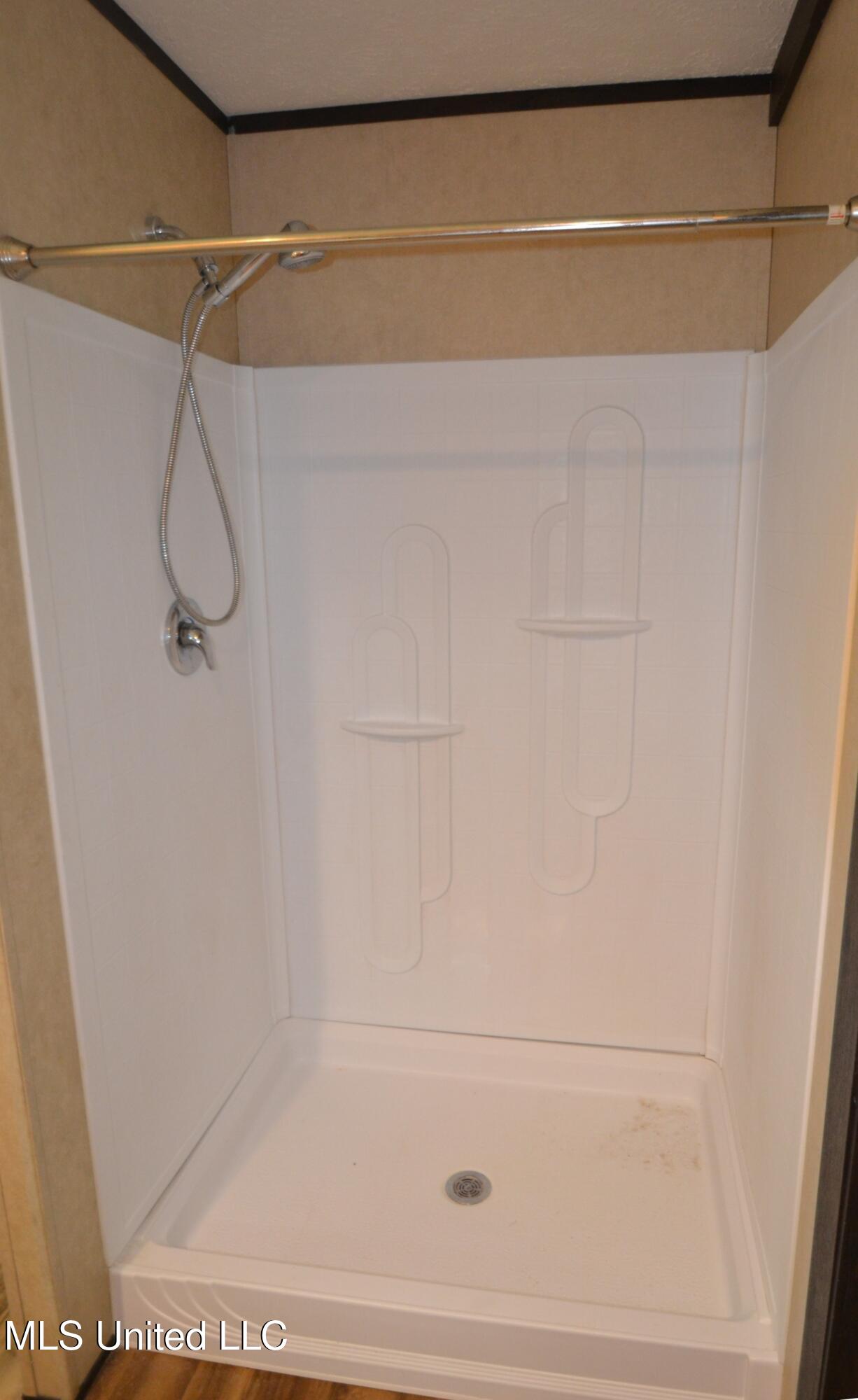 2733 B Wheeler Road Hernando, MS 38632 - Photo 14 of 27 Primary Shower