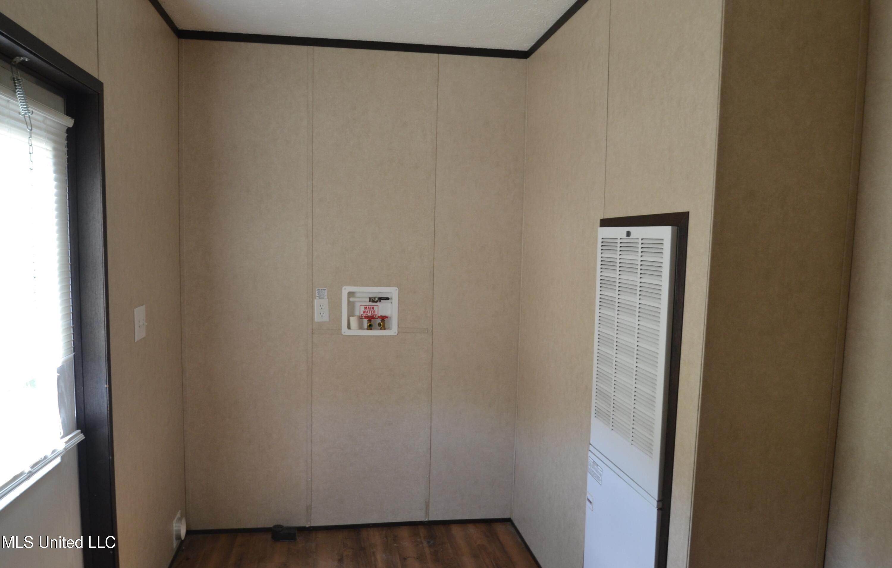 2733 B Wheeler Road Hernando, MS 38632 - Photo 19 of 27 Laundry Room