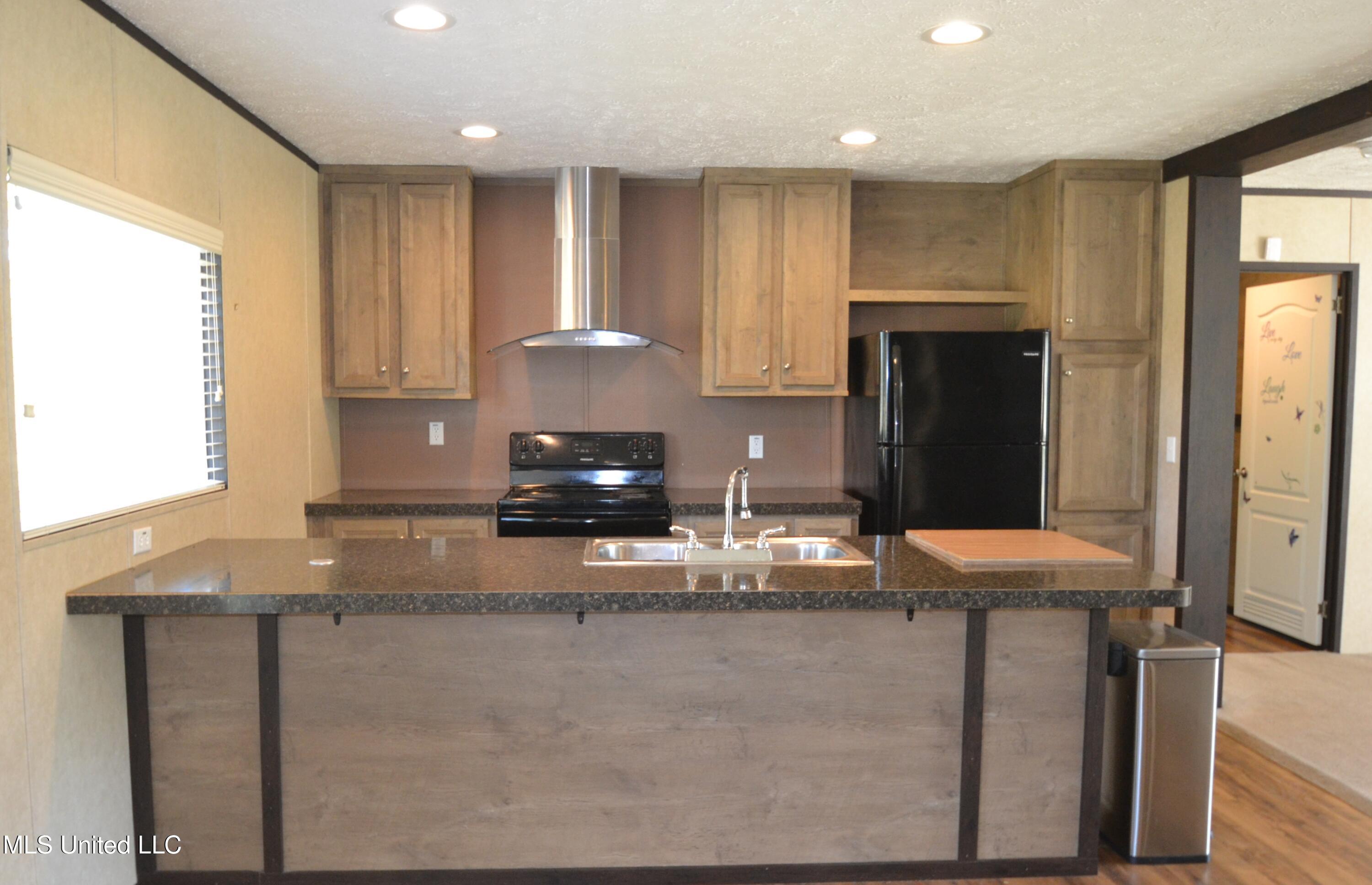 2733 B Wheeler Road Hernando, MS 38632 - Photo 2 of 27 Kitchen