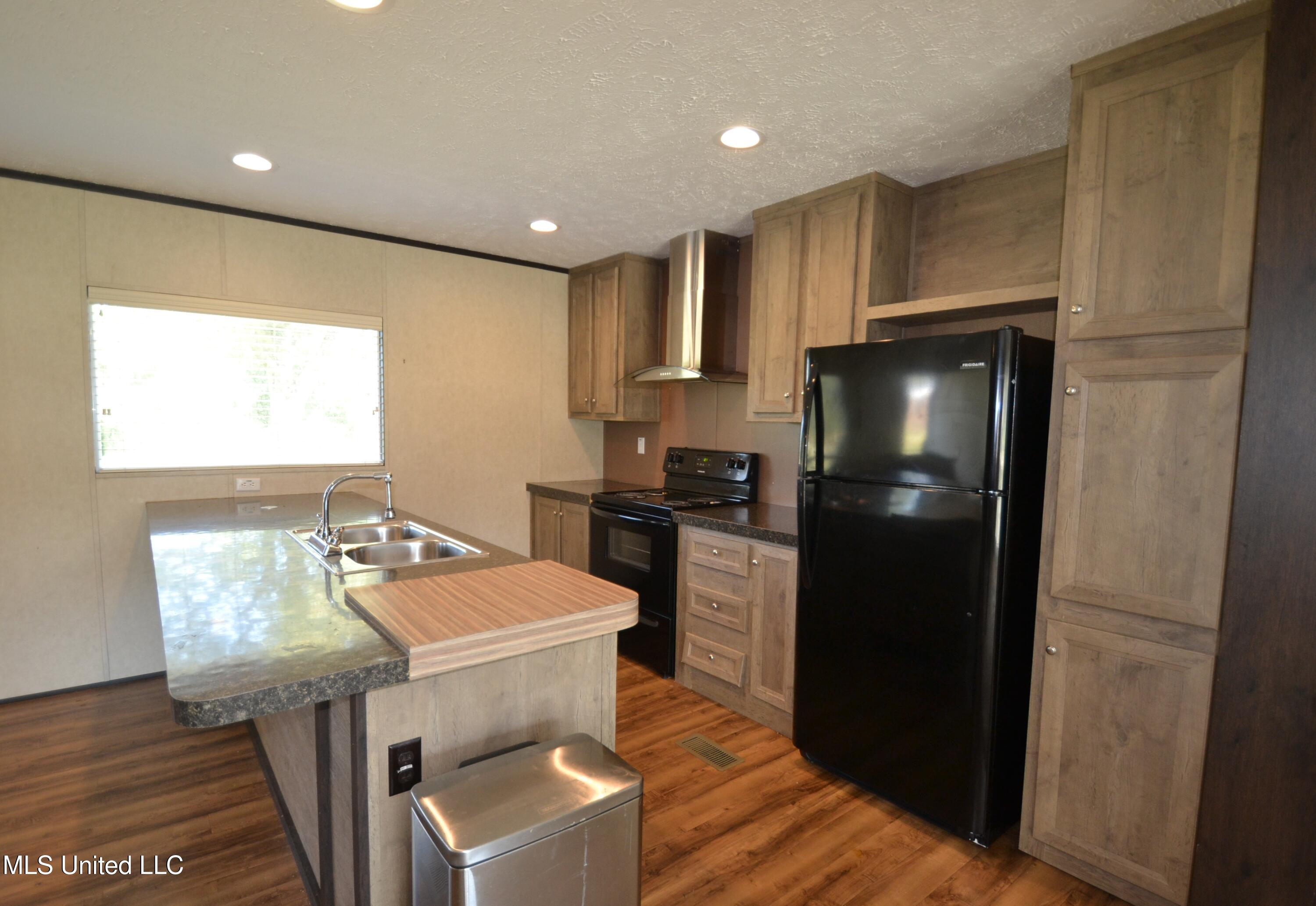 2733 B Wheeler Road Hernando, MS 38632 - Photo 6 of 27 Kitchen