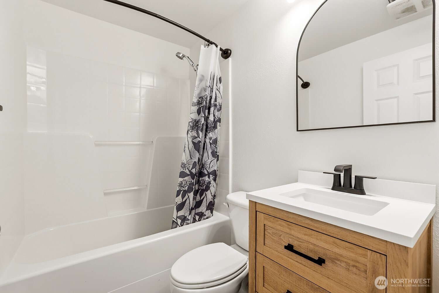 17520 12th Avenue Northeast, Unit B Shoreline, WA 98155 - Photo 22 of 29