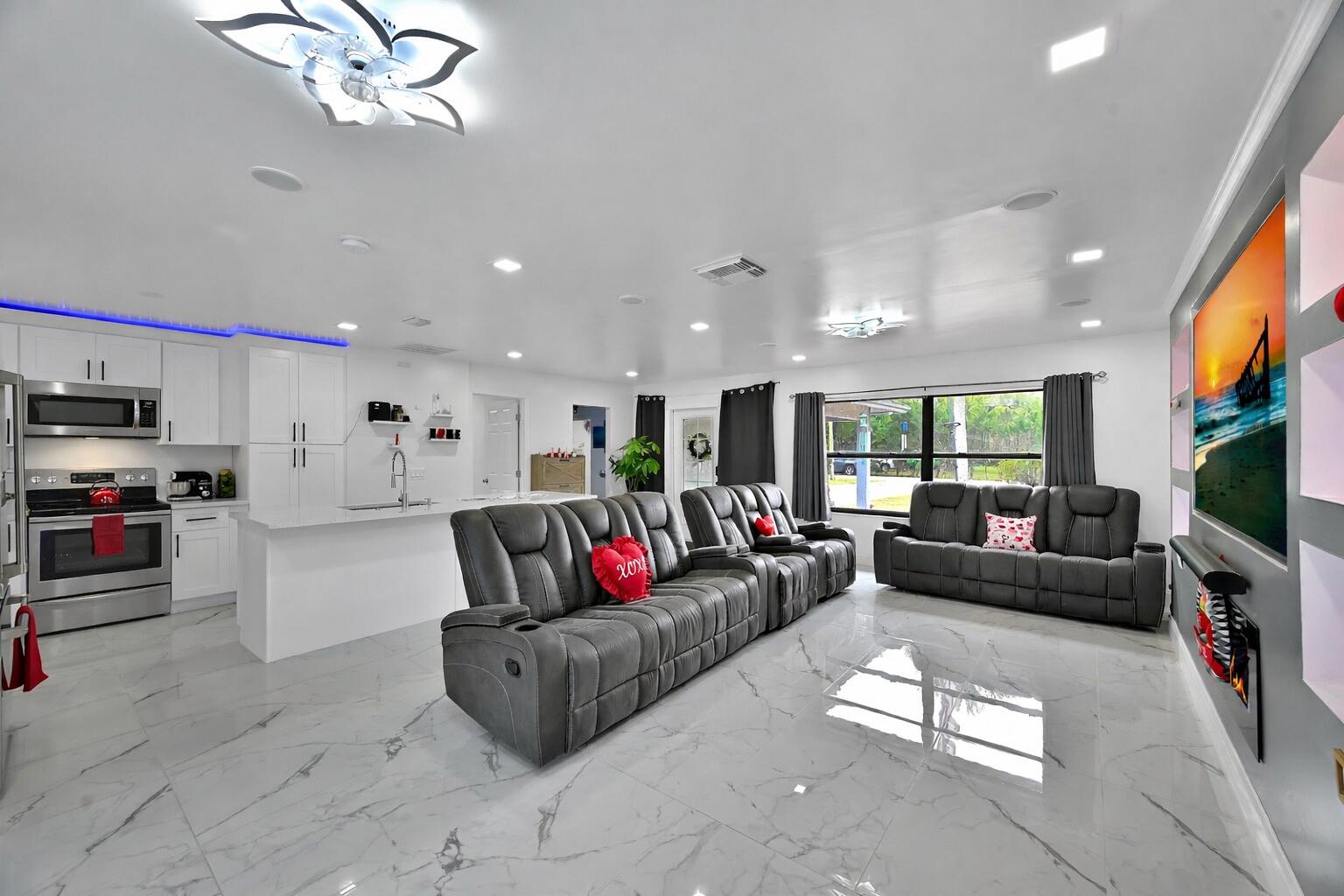 2404 Dade Road Fort Pierce, FL 34982 - Photo 11 of 61 LIVING ROOM