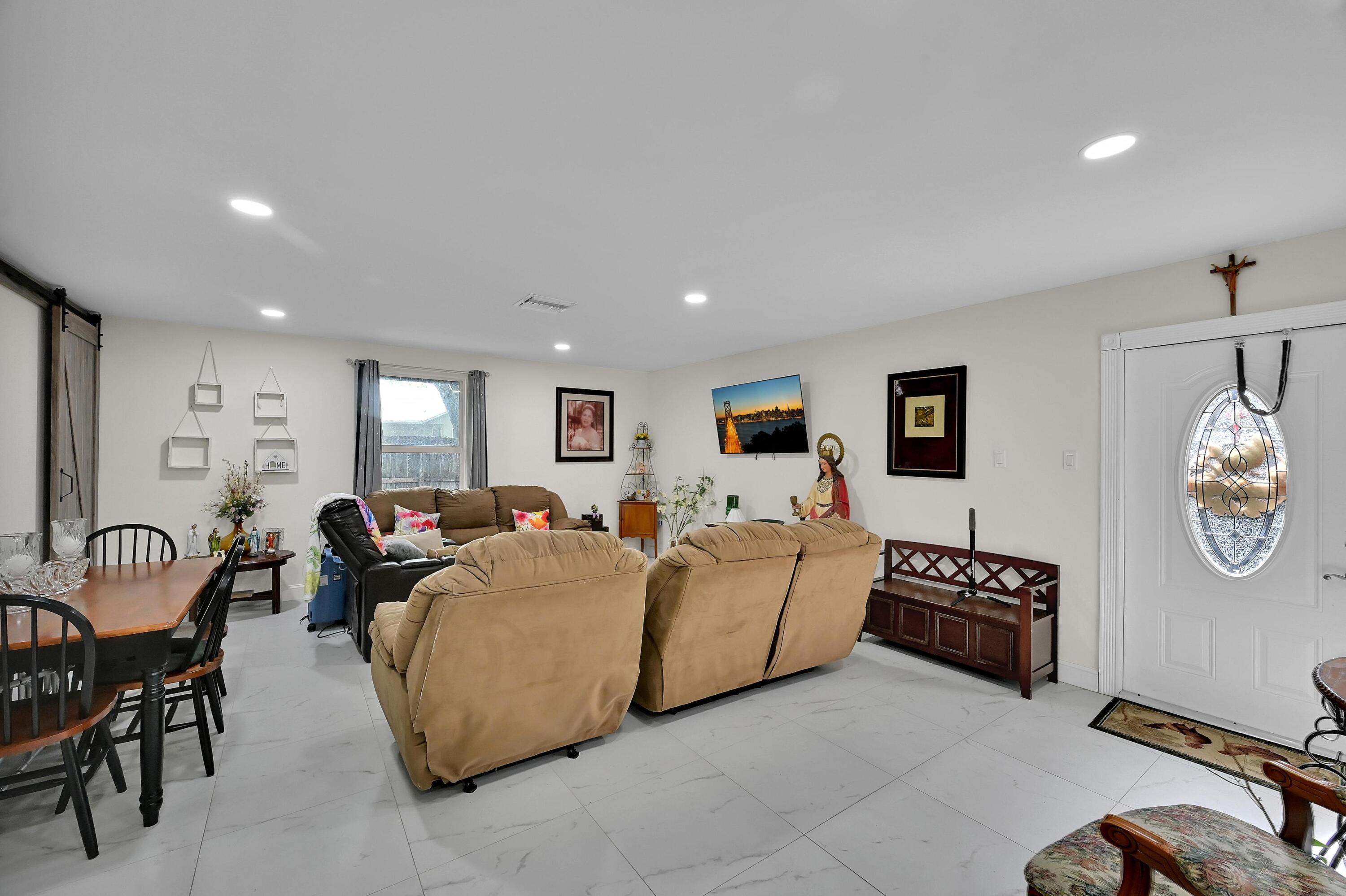 2404 Dade Road Fort Pierce, FL 34982 - Photo 36 of 61 MIL LIVING ROOM